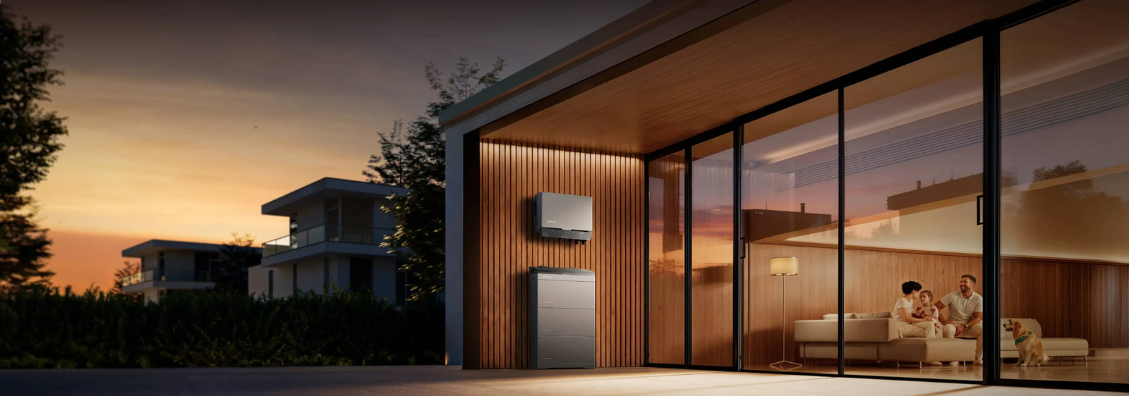 Casa ao entardecer com o sistema EcoFlow PowerOcean Plus instalado na parede